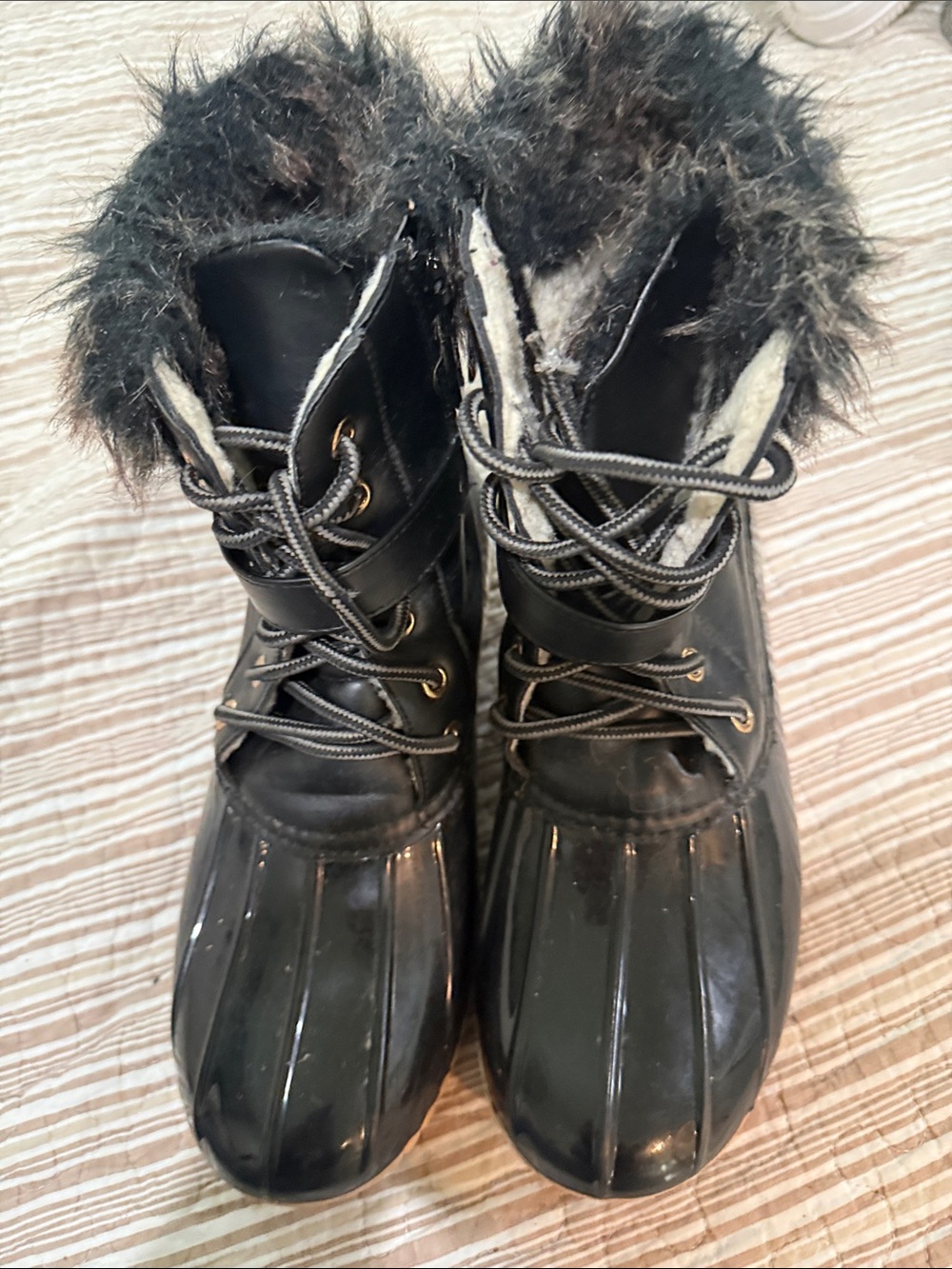 Nature Breeze Black Faux Fur Trim Lace-Up Winter Boots